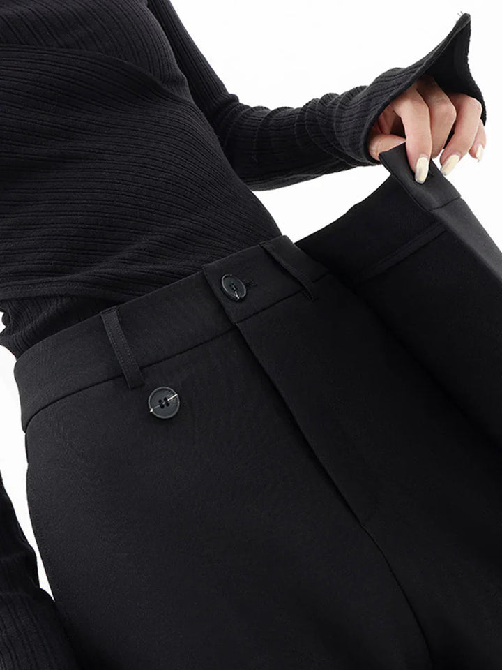 Pantalon ample femme doux et fluide. Confort et style assurés pour vos loisirs printemps-été.