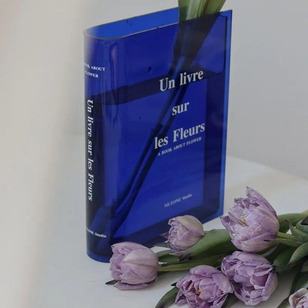 Vase bleu contemporain, parfait pour une décoration intérieure moderne et unique.