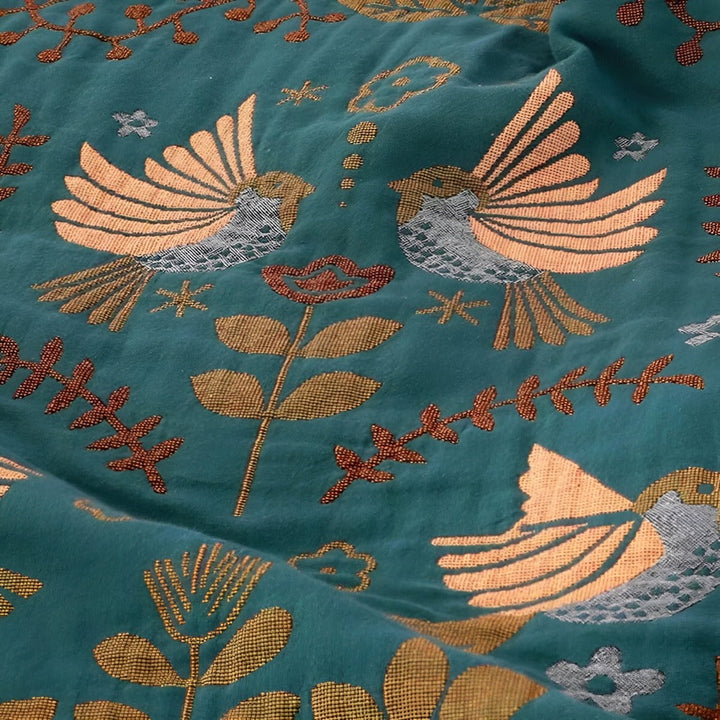 Plaid bohème réversible coton, design floral & oiseaux, parfait pour lit ou canapé, apporte confort.