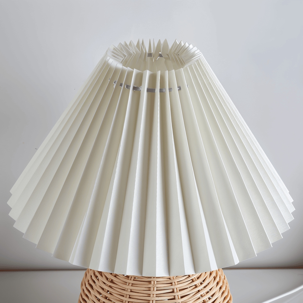 Lampe à poser rotin plissé, style scandinave rétro, idéale chambre ou salon.