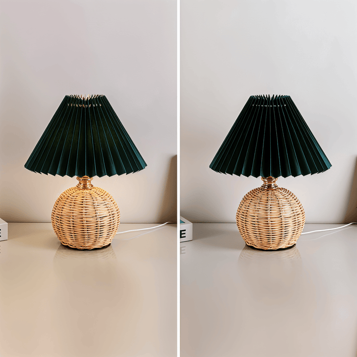 Éclairage doux et naturel: lampe de table en rotin plissé, style rétro scandinave.