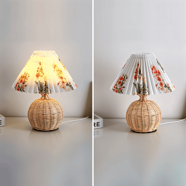 Lampe de chevet design rétro, rotin plissé, apporte chaleur et élégance à la chambre.