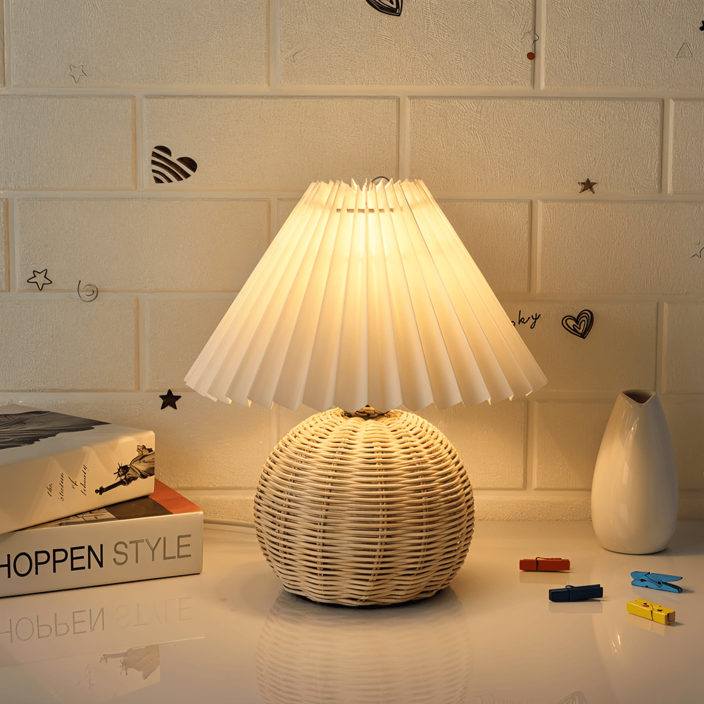 Décoration intérieure rétro: lampe de table en rotin élégante, lumière douce.