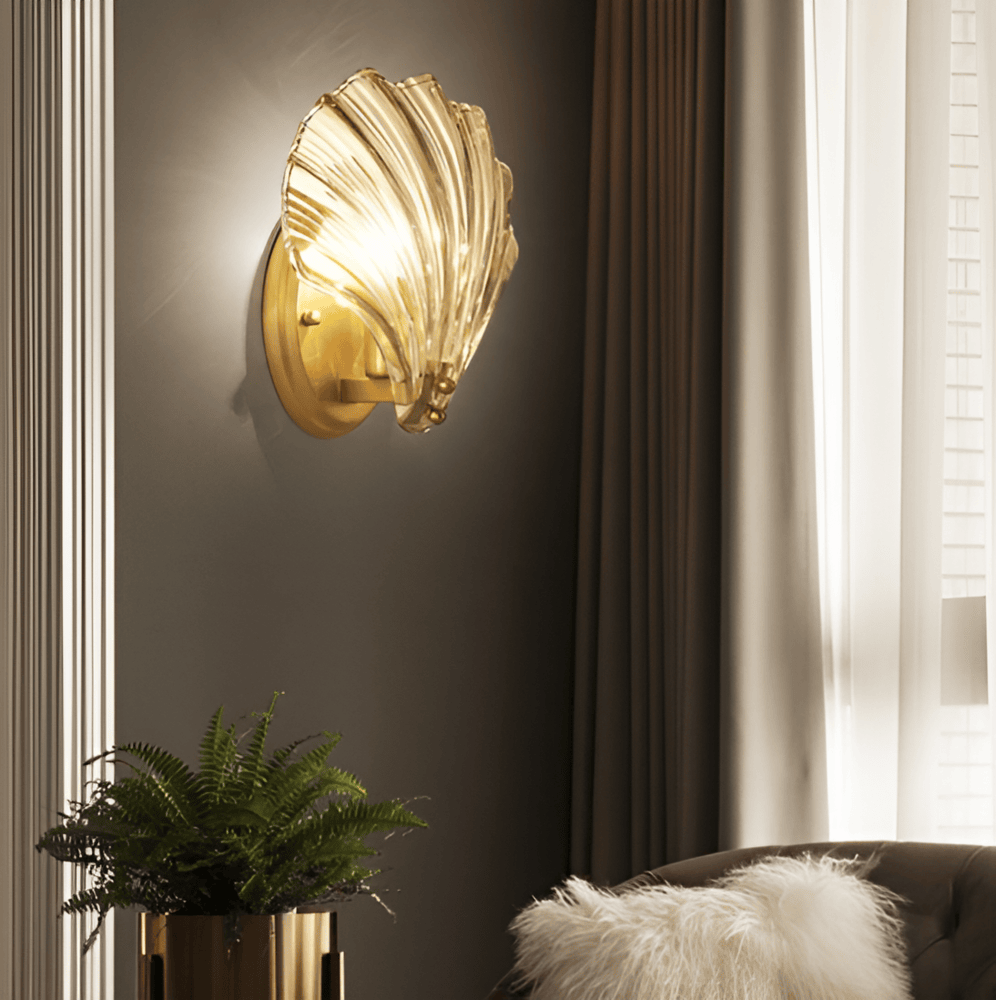 Éclairage d'ambiance: applique murale en verre dépoli, style minimaliste et moderne côtier.