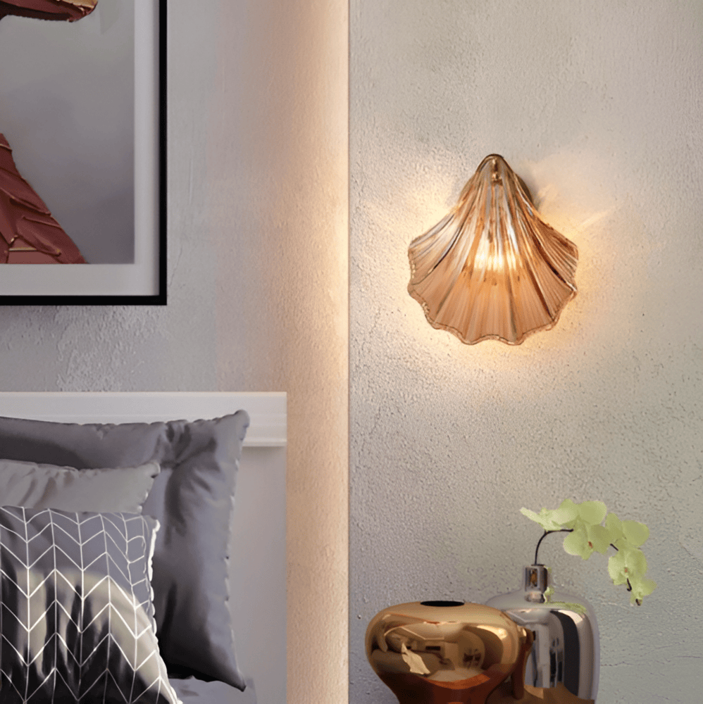 Lampe murale en verre, éclairage design minimaliste, parfaite pour une ambiance côtière relaxante.