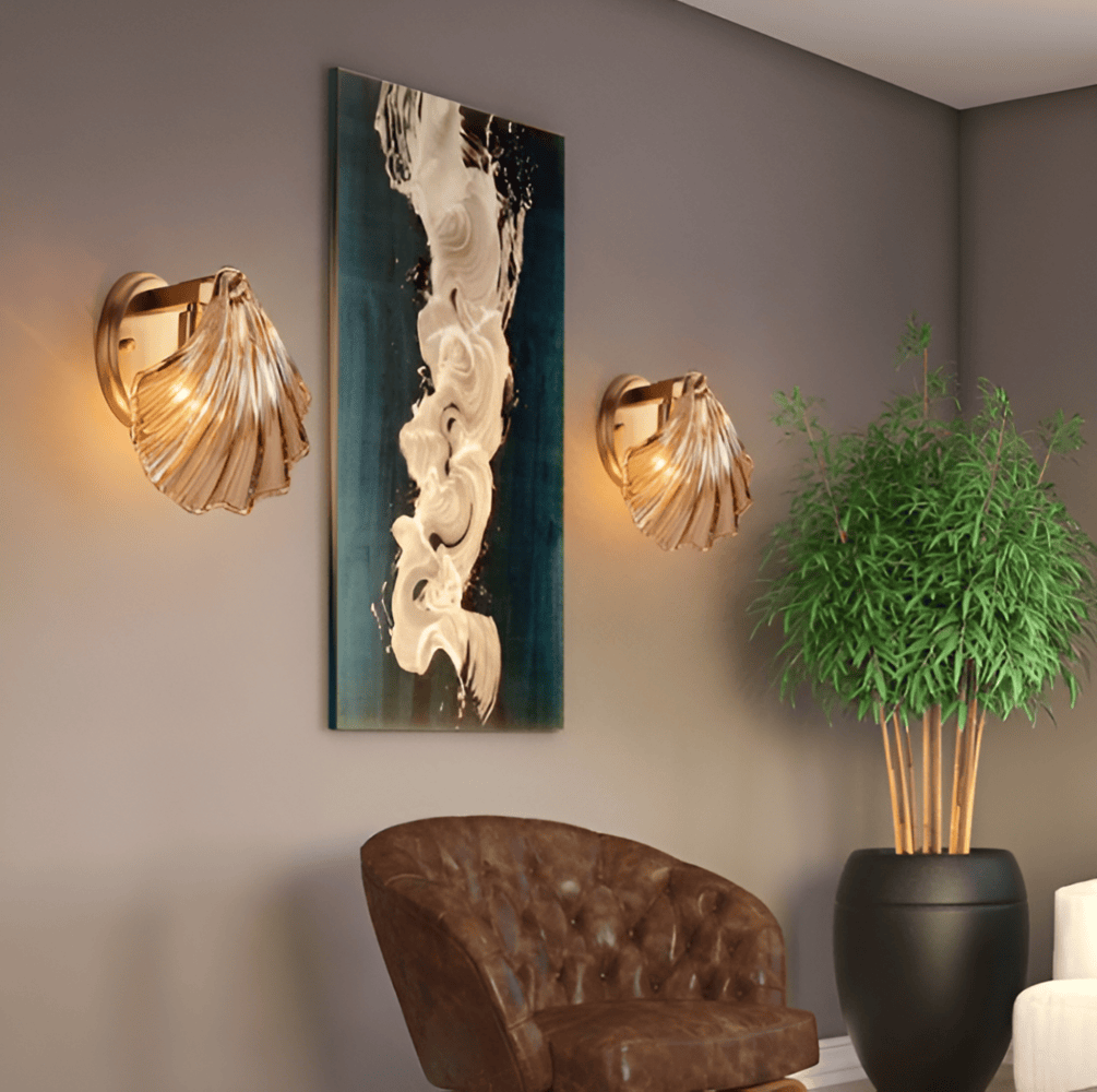 Applique murale moderne en verre transparent, idéale pour un éclairage d'ambiance intérieur.