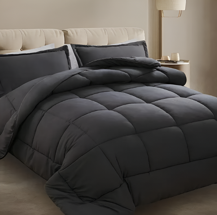 Couette unie en polyester, douce et chaude pour un confort toute l'année. Literie résistante.