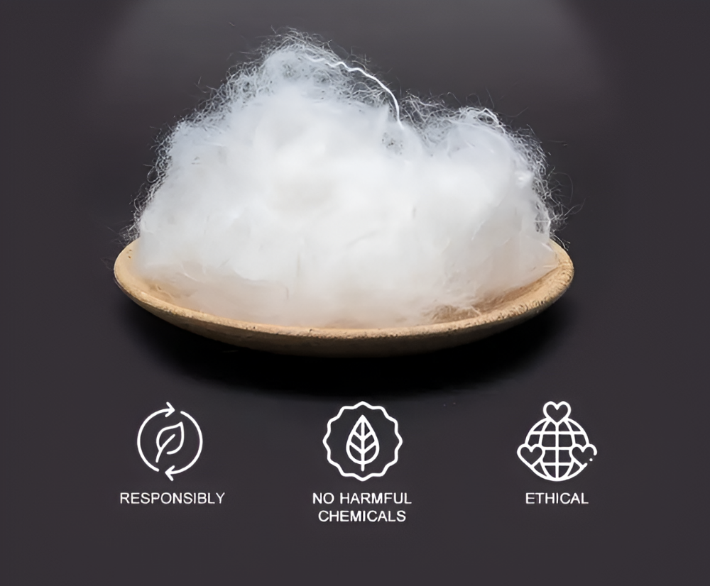 Couette en polyester résistante et douce, assurant chaleur et confort optimal pour un sommeil réparateur.