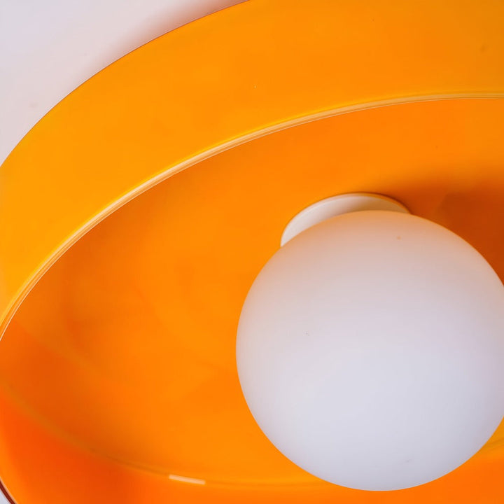 Éclairage de plafond scandinave OrangeBeam, parfait pour créer une ambiance chaleureuse.