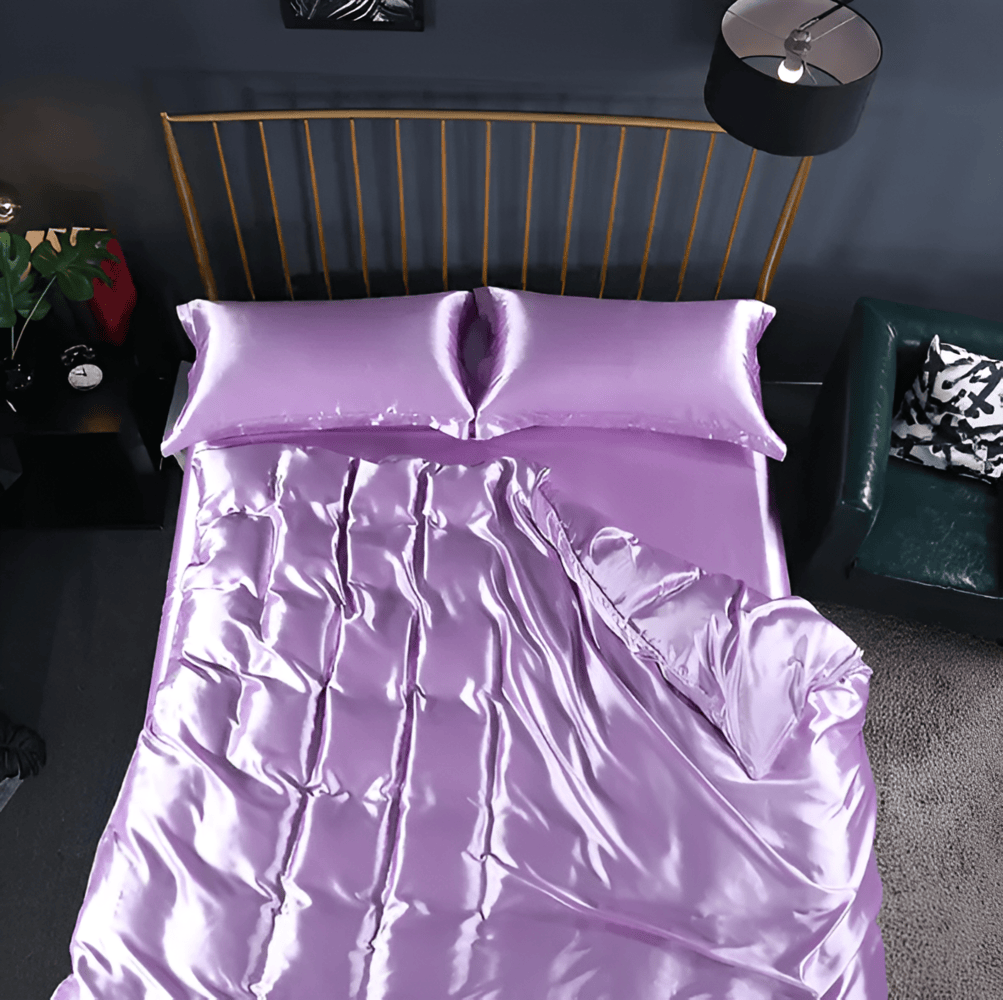Confort supérieur: housse de couette en soie de mûrier et taies, literie douce et premium.