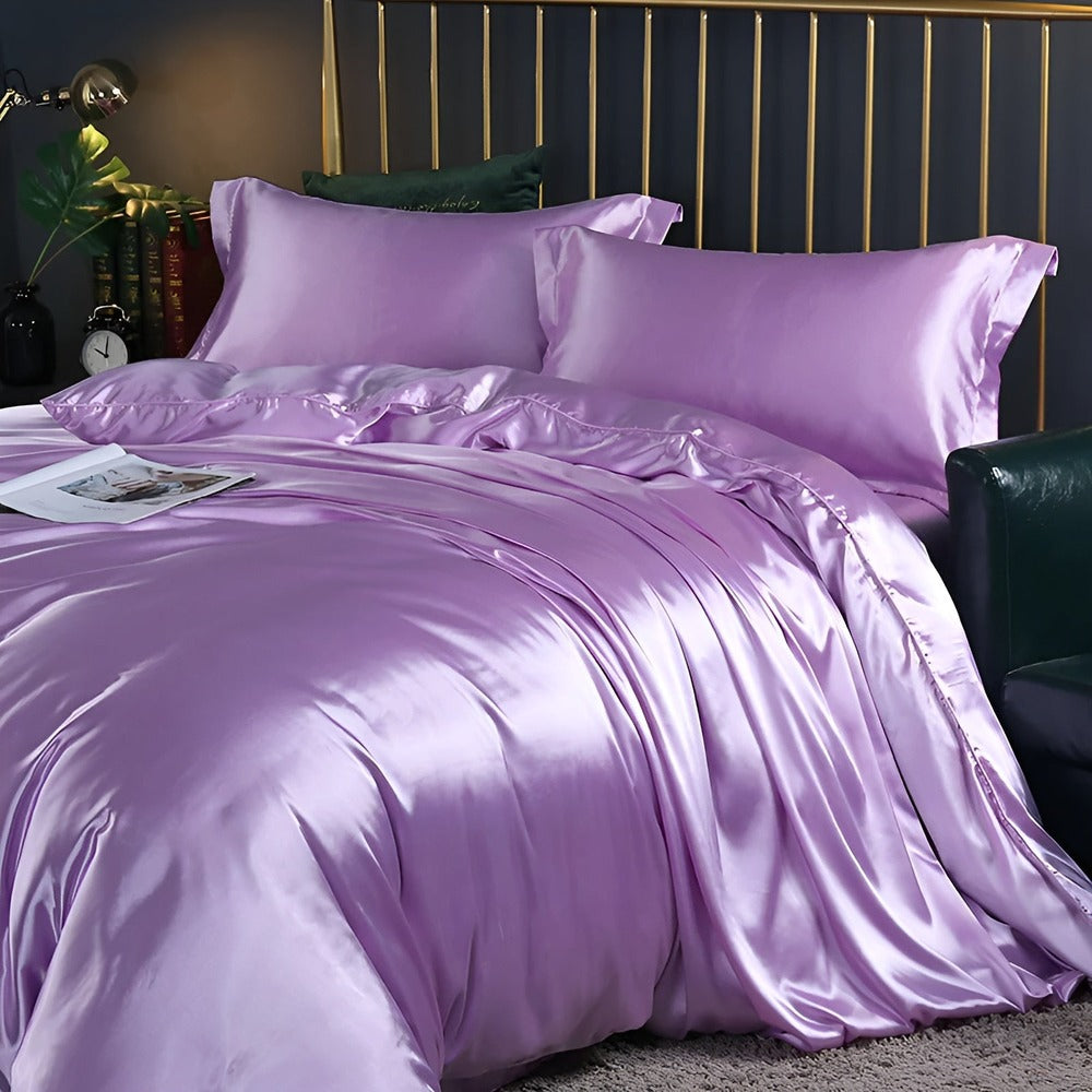 Ensemble literie en soie de mûrier: housse de couette et taies, confort doux et luxe.