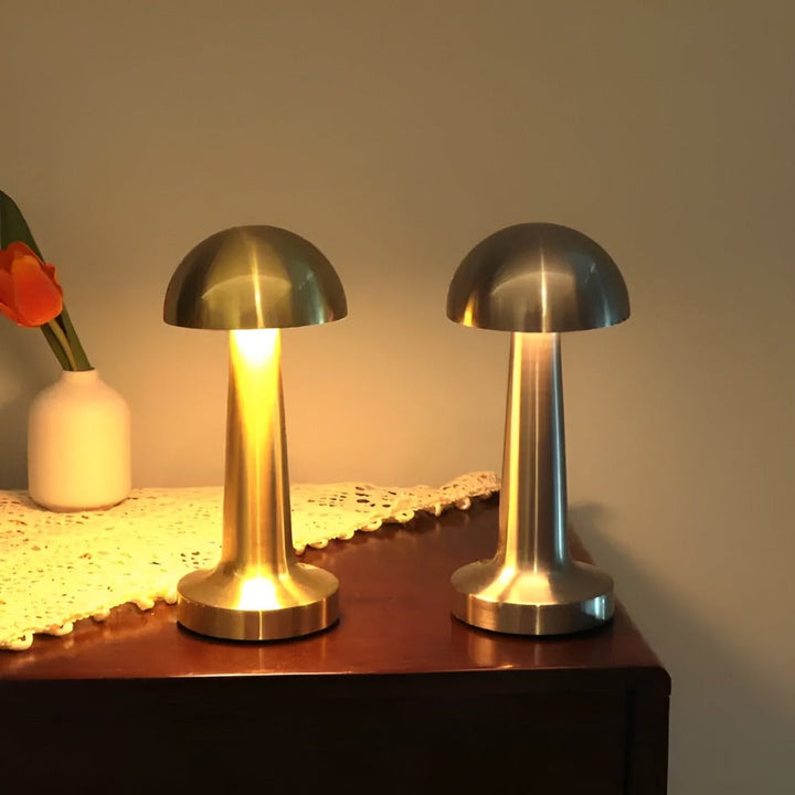 Lampe de table LED scandinave sans fil, design champignon. Éclairage d'ambiance moderne pour décoration intérieure.