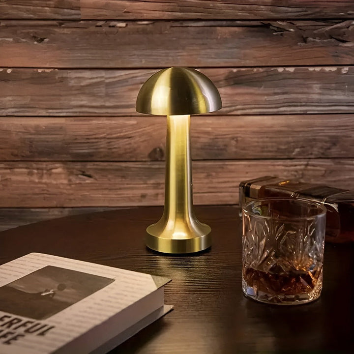 Décoration lumineuse : lampe de table LED sans fil design champignon rétro. Tactile, rechargeable pour un intérieur stylé.