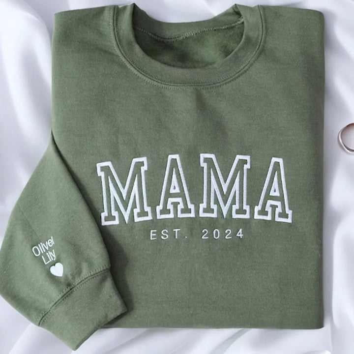 T-shirt personnalisé couple: broderie noms. Vêtement unisexe confortable, cadeau affectif souvenir.