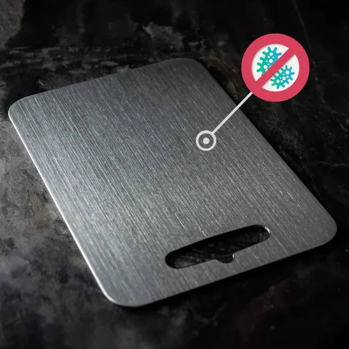Adoptez la planche à découper en titane pour une cuisine saine. Matériau durable et facile à nettoyer.