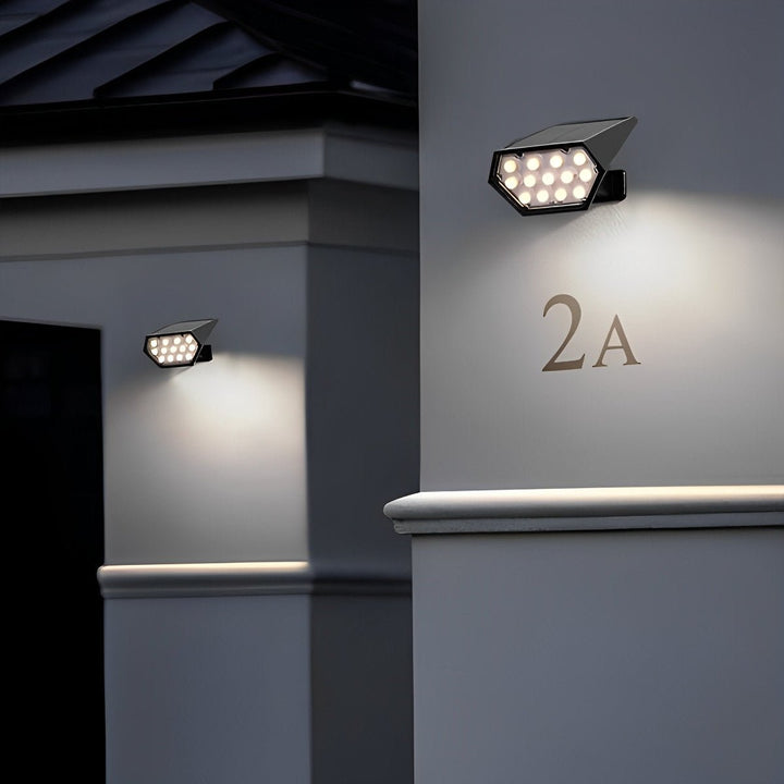 Projecteur solaire LED extérieur réglable avec panneau intégré. Éclairage jardin et terrasse IP68, autonome.