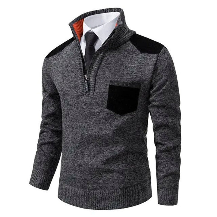 Vue latérale d'un pull homme en tricot avec col montant. Vêtement moderne et confortable pour l'hiver.
