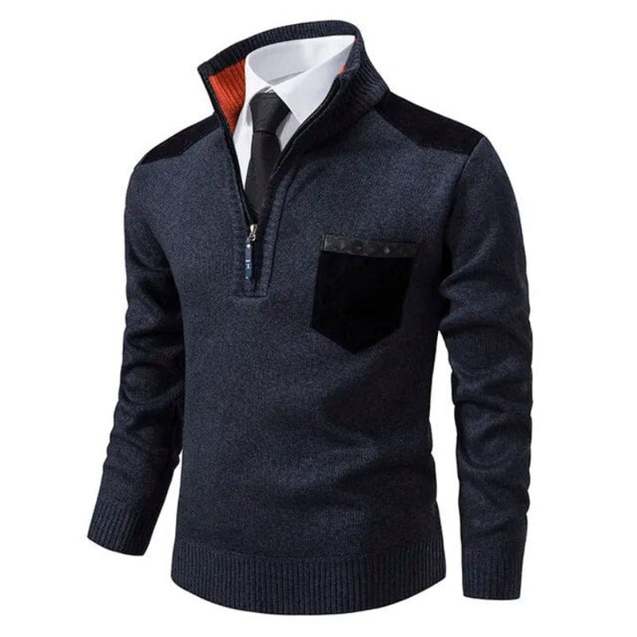 Pull tricoté homme, col zippé, coupe ajustée. Article essentiel pour la garde-robe masculine automne/hiver.