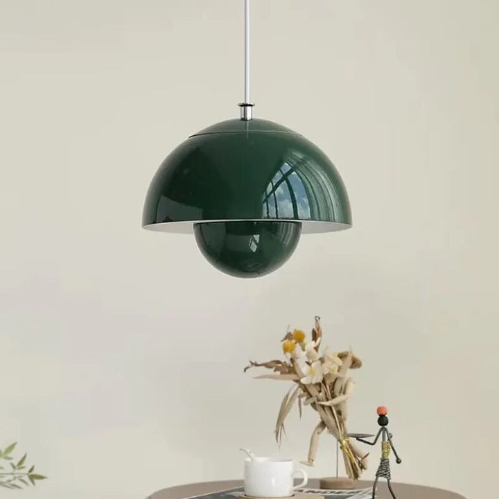 Lustre LED scandinave moderne, suspension décorative pour un éclairage intérieur design.