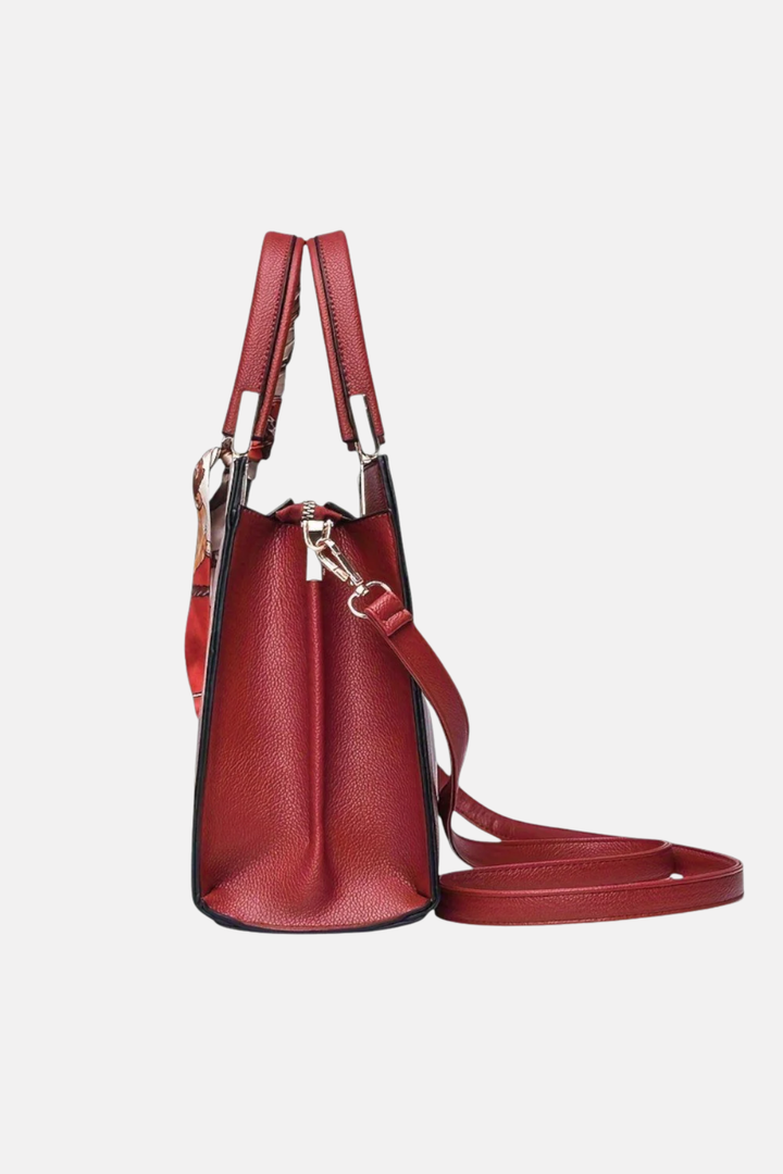 Sac à main femme polyvalent avec bandoulière réglable, idéal pour un look chic et pratique.