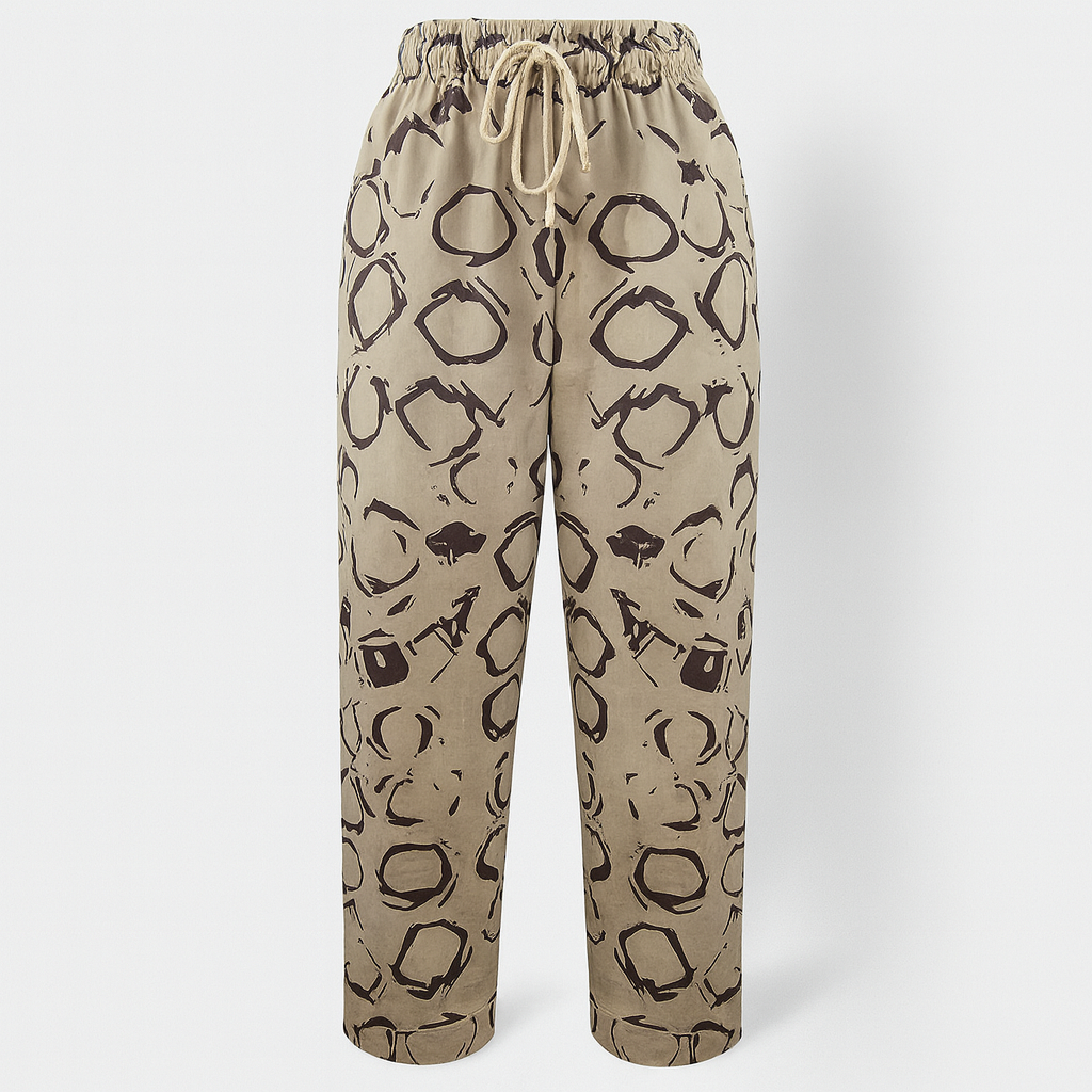 Pantalon femme élégant en coton et lin beige, coupe décontractée pour l'été. Confortable et respirant.
