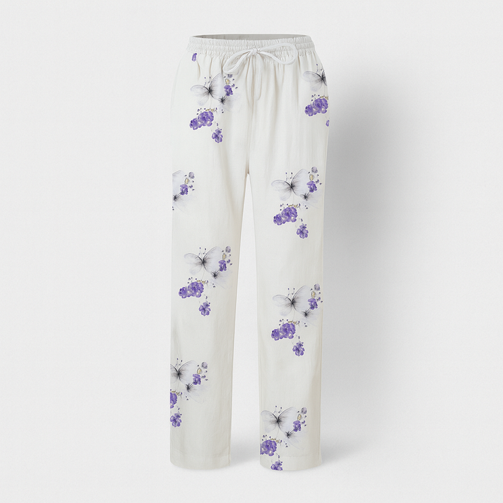 Gros plan du tissu respirant en coton et lin d'un pantalon femme, couleur naturelle, parfait pour l'été.