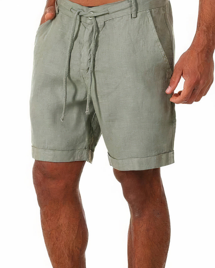 Short léger homme Iven, tissu respirant et doux pour confort optimal estival. Parfait pour plage.