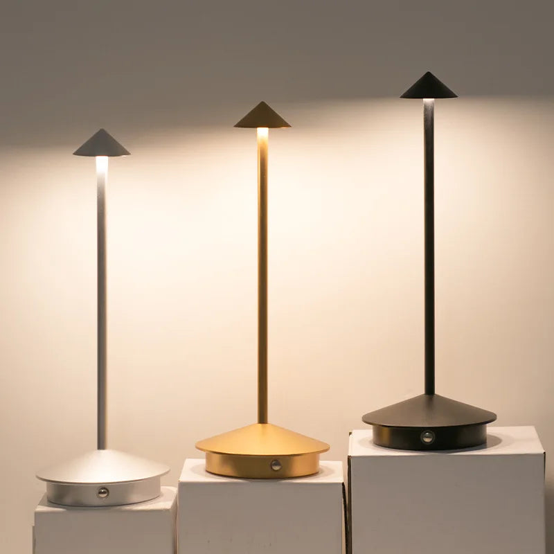 Lampe de chevet portable avec lumière LED, contrôle tactile, idéale pour décoration intérieure.