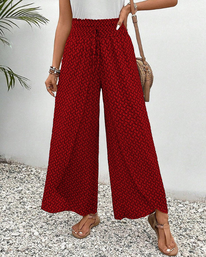 Détail du tissu doux d'un pantalon large taille haute femme, qualité supérieure et confort.