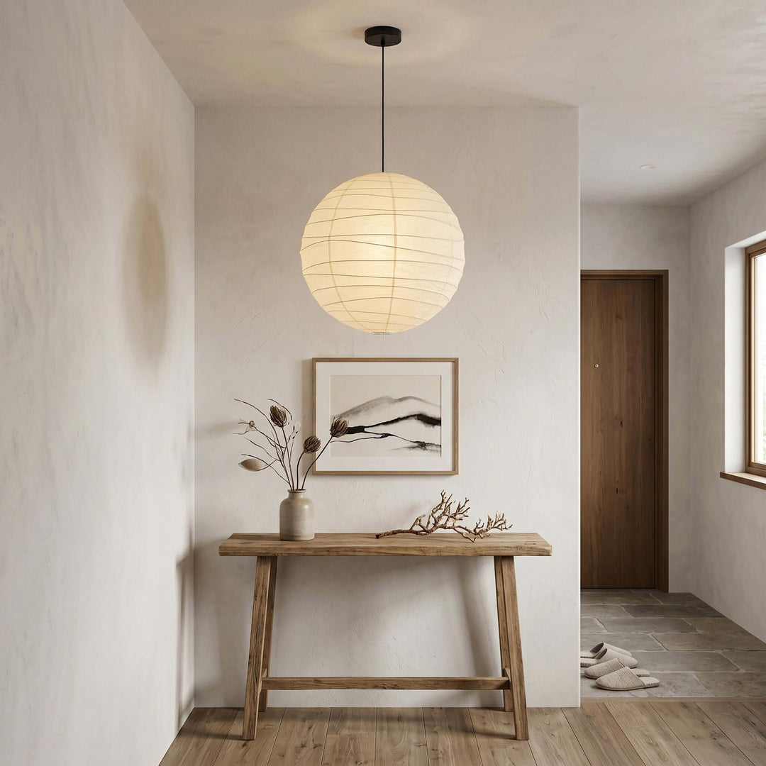 Suspension en tissu beige, luminaire design moderne, apporte une touche chaleureuse à votre intérieur.