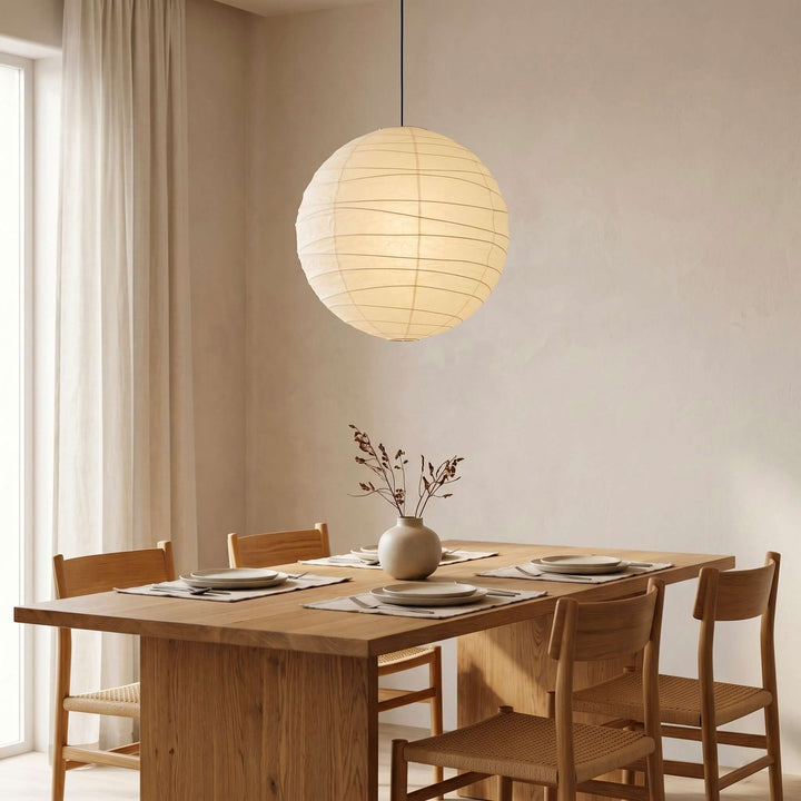 Suspension abat-jour design gris, tissu, pour un éclairage d'ambiance moderne et chaleureux dans votre pièce.