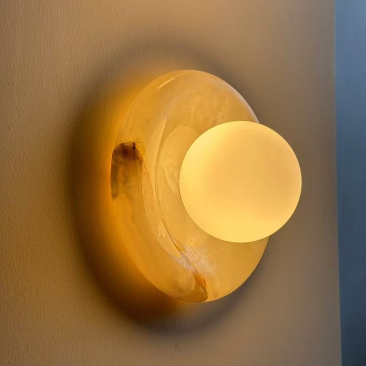 Éclairage intérieur design: applique murale en marbre et verre. Douille LED G9.