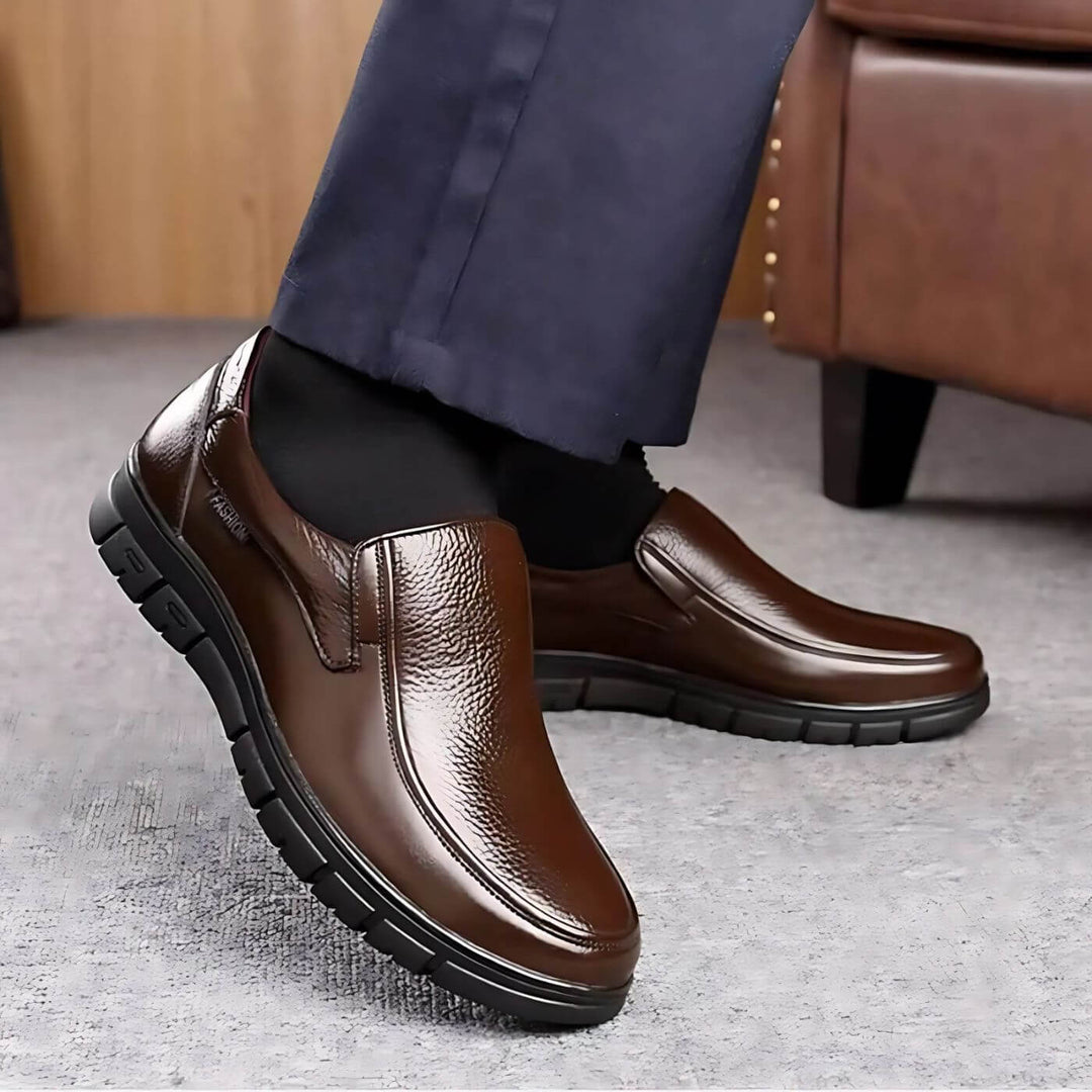 Chaussures à enfiler hommes, design classique, semelle antidérapante, parfaites pour travail et décontracté.