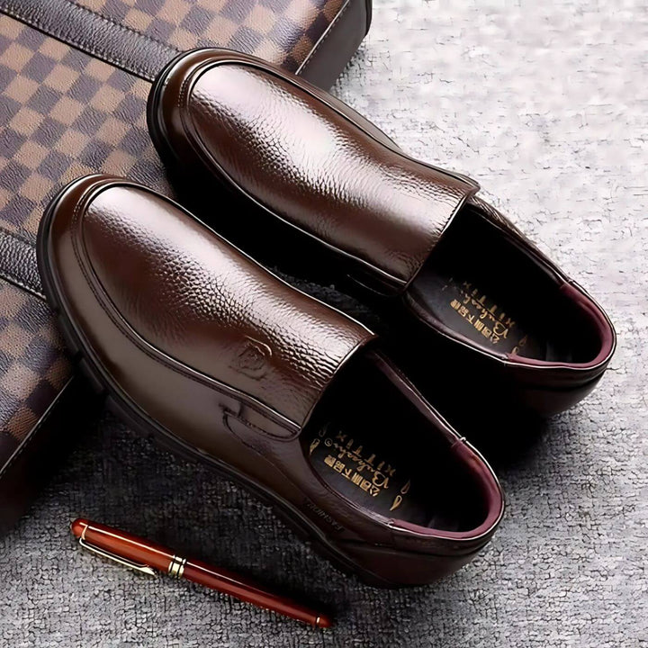 Mocassins hommes orthopédiques, confort ultime pour travail et décontracté, élégance au quotidien assurée.