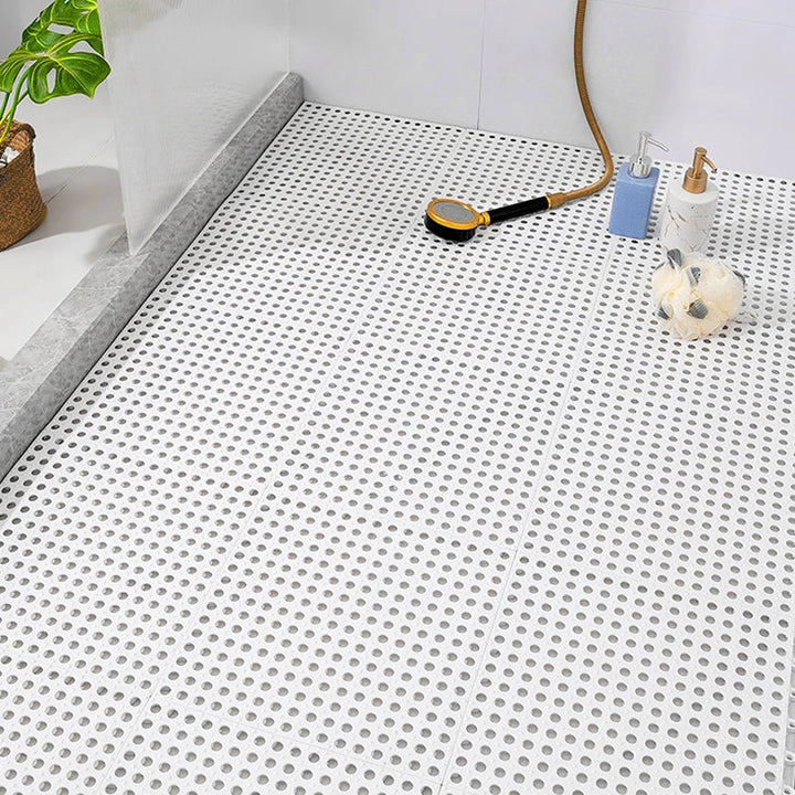 Tapis de bain GripDrop antidérapant pour sécurité accrue sous la douche. Entretien facile, idéal pour hygiène.