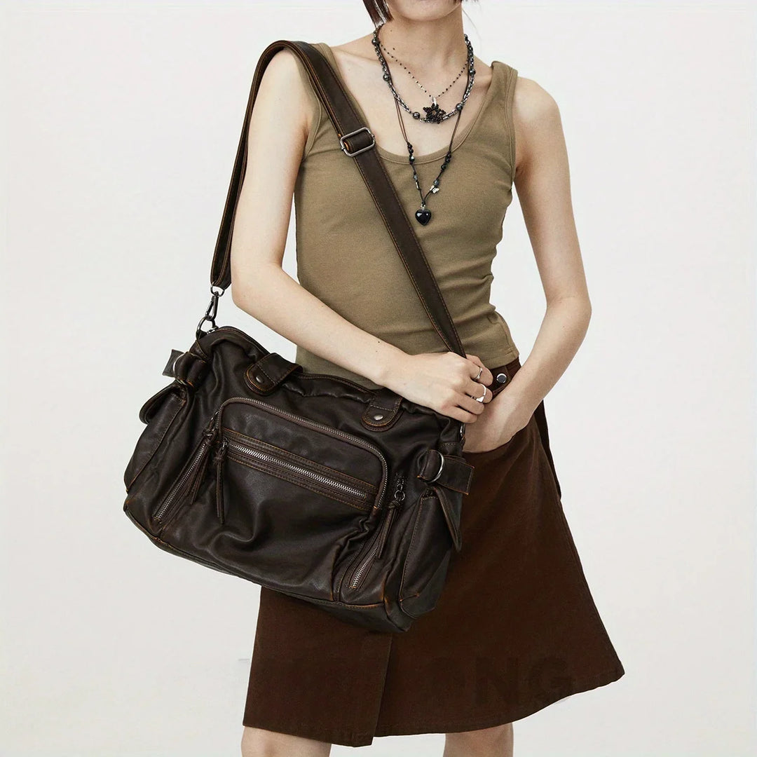 Élégant sac cabas marron grand format, idéal comme sac de cours femme ou sac quotidien chic en cuir synthétique.
