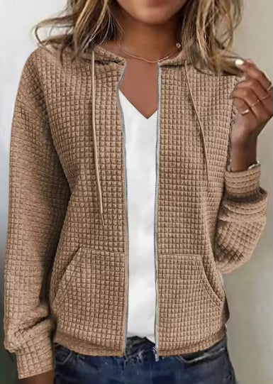 Sweatshirt femme décontracté zippé à capuche, polyvalent pour sport ou détente. Haut mode femme confortable.