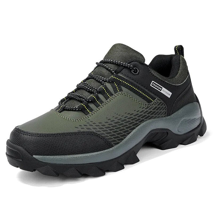 Chaussures de randonnée hommes imperméables, conçues pour le plein air et l'aventure, offrant protection et confort.