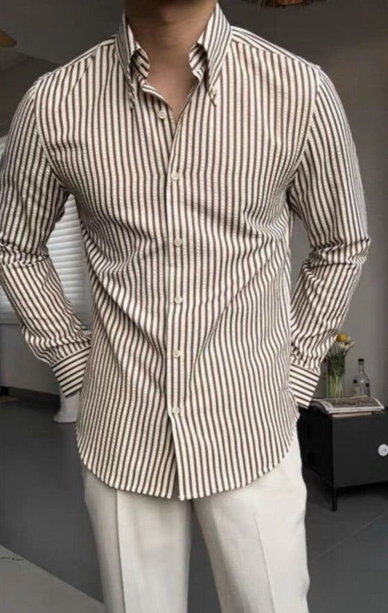 Chemise rayée homme, style italien élégant, coupe cintrée moderne. Parfaite pour une tenue chic.