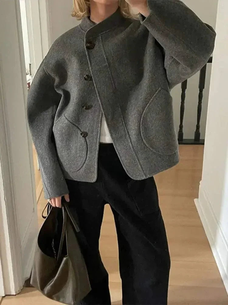 Tissu de qualité pour cette veste oversize femme chic, confortable et élégante, idéale mode automne-hiver.