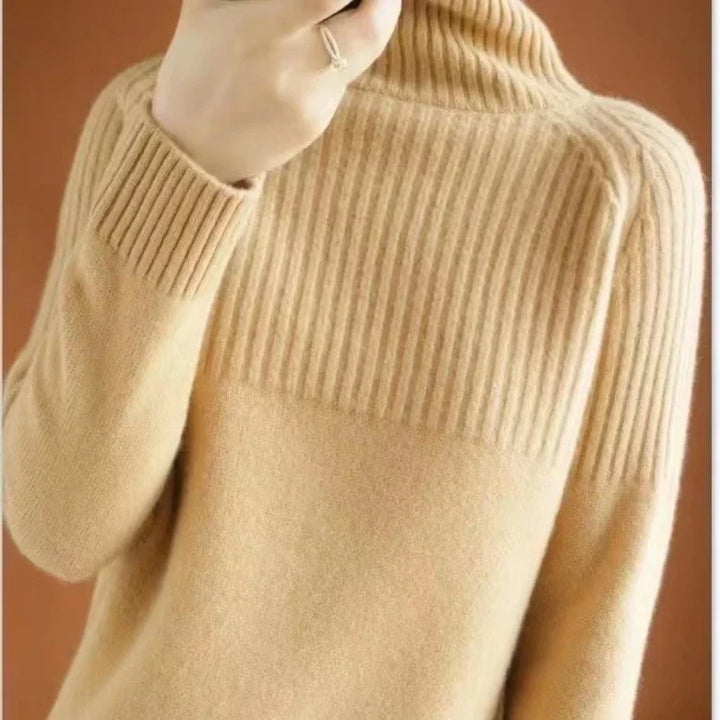 Pull Luan femme, col roulé doux, tricot côtelé élégant, parfait pour un look moderne hivernal.