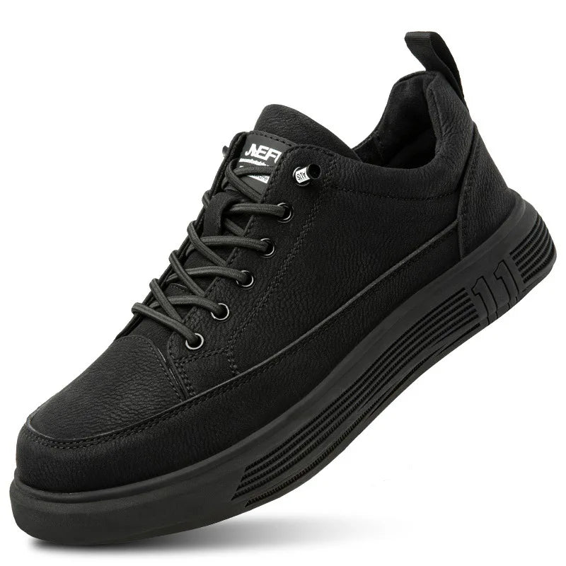 Chaussures de travail unisexes noires, embout acier et imperméables. Robustes, sans lacets pour sécurité accrue.