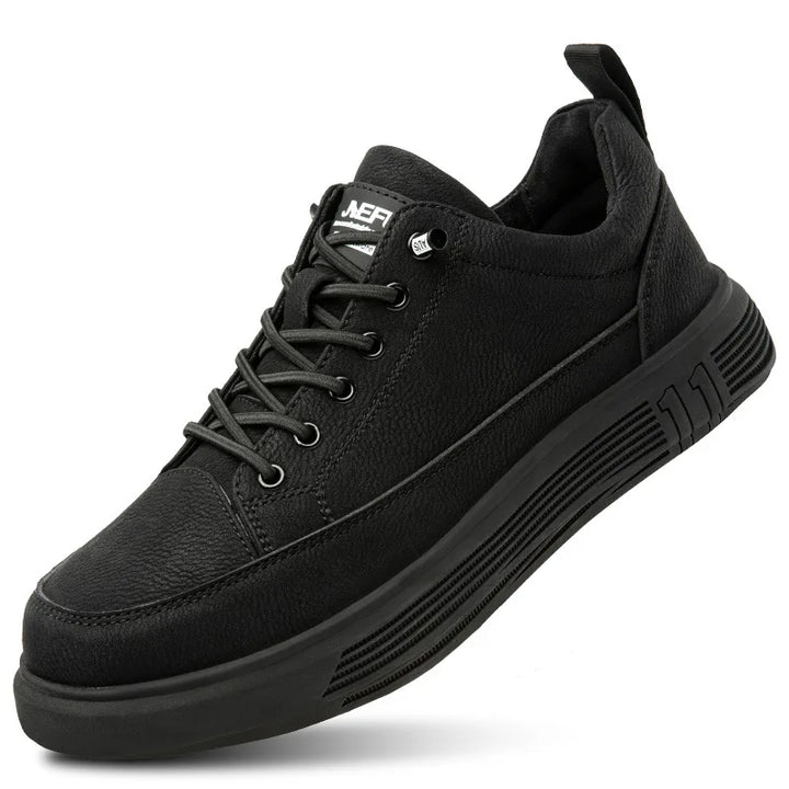 Chaussures de travail unisexes noires, embout acier et imperméables. Robustes, sans lacets pour sécurité accrue.