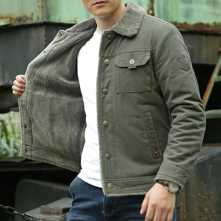 Manteau d'hiver homme Maxie, robuste et protecteur contre le froid intense. Chaleur et élégance.