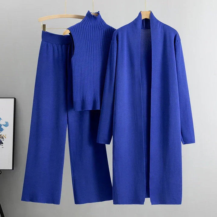 Ensemble pantalon pull veste femme 3 pièces Helena. Tenue tendance et polyvalente pour un confort au quotidien.