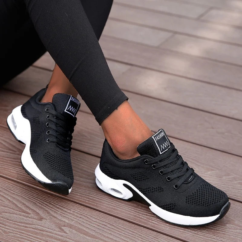 Sneakers AeroLuxe légères pour hommes et femmes, idéales pour le running, la marche et l'activité sportive, très respirantes.