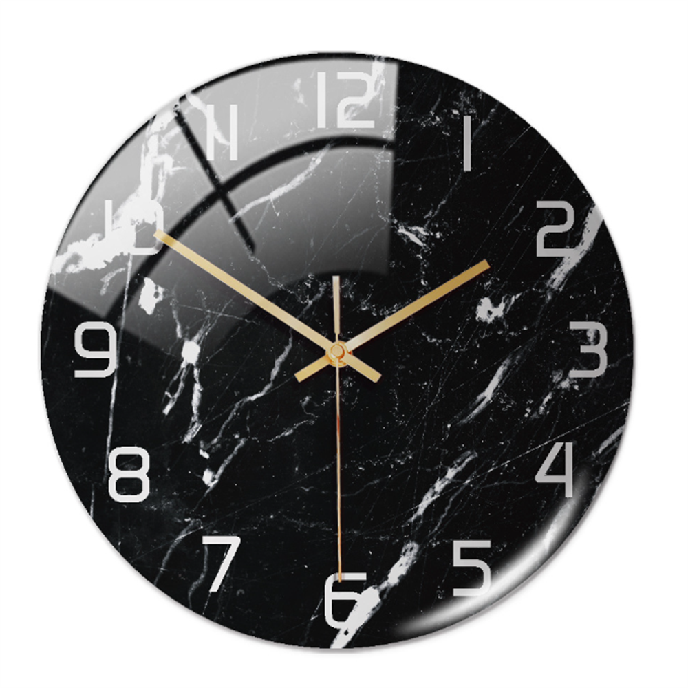 Grande horloge murale design marbre, silencieuse, pour une décoration intérieure chic.
