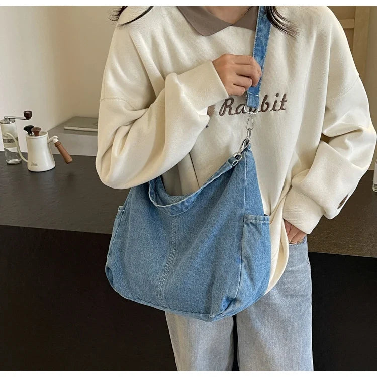 Sac femme en jean polyvalent, s'adapte facilement à toutes les tenues et diverses occasions.