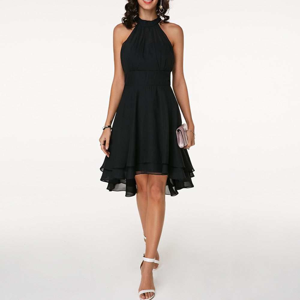 Robe de soirée femme, mini plissée, sans manches, pour une allure élégante et féminine.
