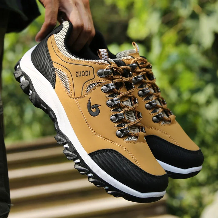 Sneaker homme, style moderne, parfaite pour le trekking urbain et les sentiers faciles.